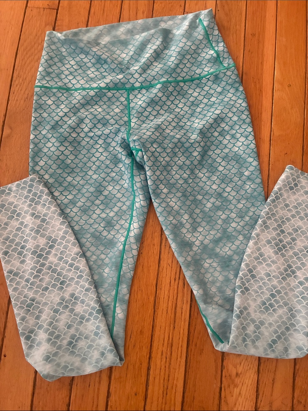 Colorado threads Aqua Mermaid Scale Leggings NWOT